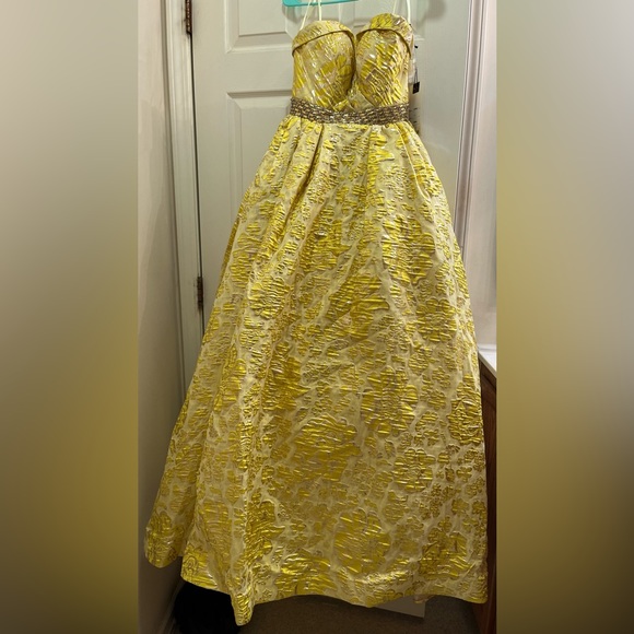 Mac Duggal Pineapple Yellow Full Length Ball Gown - Sz 4 - Picture 5 of 8
